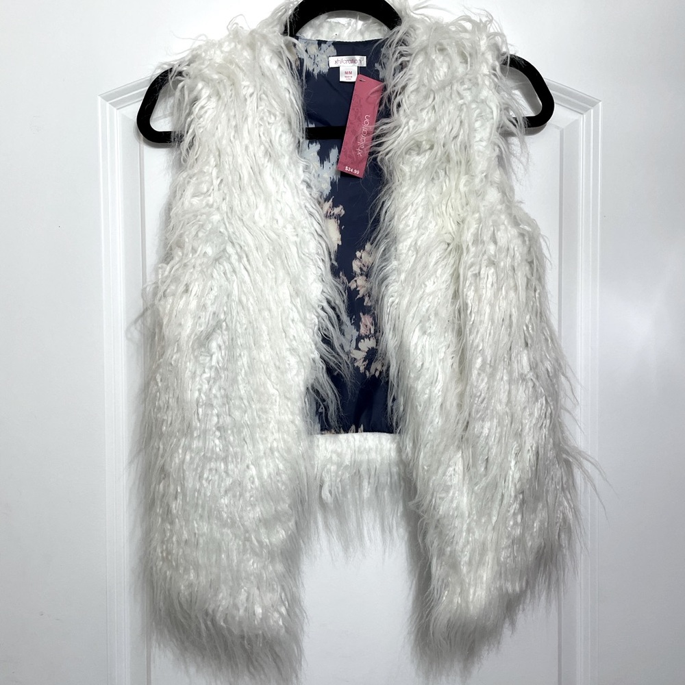 NWT WOMENS XHILIRATION SUPER CUTE FUZZY VEST SZ M